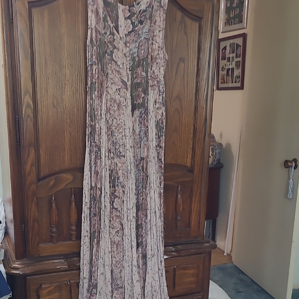 Nostalgia Floral Print Maxi Dress